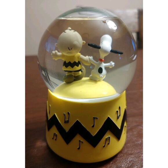 Peanuts Westland Charlie Brown & Snoopy Musical Snow Globe w/ Movement - Picture 2 of 5